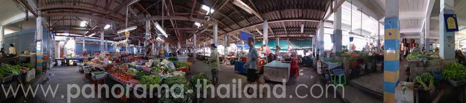 Market in Hua Nathon